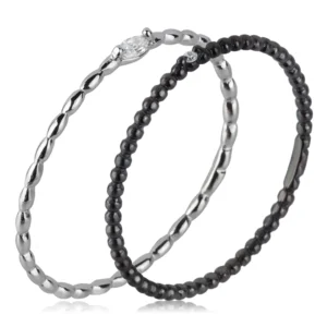 Set di 2 anelli in acciaio Morellato, uno lucido con pietra taglio marquise e uno in acciaio scuro perlinato. Eleganza discreta in perfetto stile retrò.