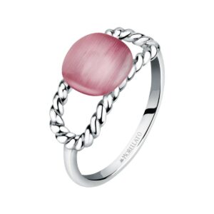 Anello Morellato 1930 SATP14012 in argento 925 con gemma rosa effetto cat eye e dettagli intrecciati. Un’eleganza d’altri tempi, da indossare oggi.