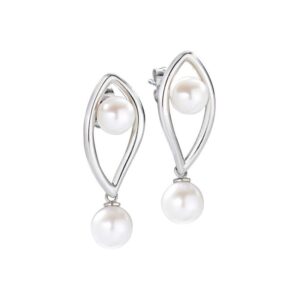 Eleganza naturale con gli orecchini Morellato Foglia: doppia perla in una struttura a goccia in acciaio, per un tocco sofisticato e senza tempo.