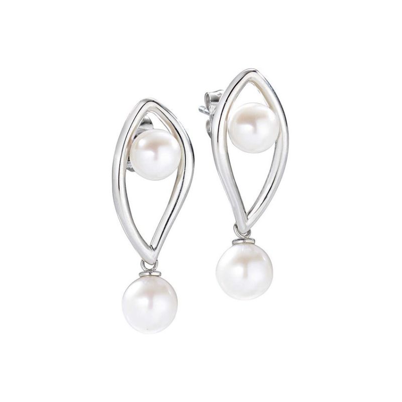 Eleganza naturale con gli orecchini Morellato Foglia: doppia perla in una struttura a goccia in acciaio, per un tocco sofisticato e senza tempo.