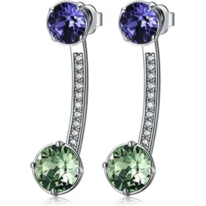 Orecchini Brosway BFF22 della Collezione Affinity, in acciaio con cristalli viola e verdi uniti da una barra curva decorata con brillanti bianchi. Eleganti e moderni, ideali per chi ama farsi notare.
