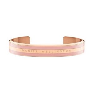 Bracciale rigido Daniel Wellington in acciaio placcato oro rosa con elegante fascia rosa pastello e logo inciso.
