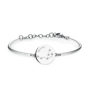 Un gioiello simbolico ed elegante, dedicato al segno zodiacale dell’Acquario, per chi ama distinguersi con stile e significato.