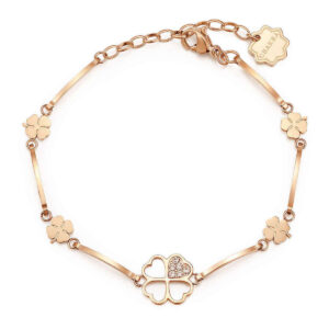 Un portafortuna elegante da indossare ogni giorno. Il quadrifoglio, simbolo universale di fortuna, brilla con un tocco di luce rosé.