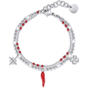 Bracciale a tre fili con charms simbolici e sfere rosse.